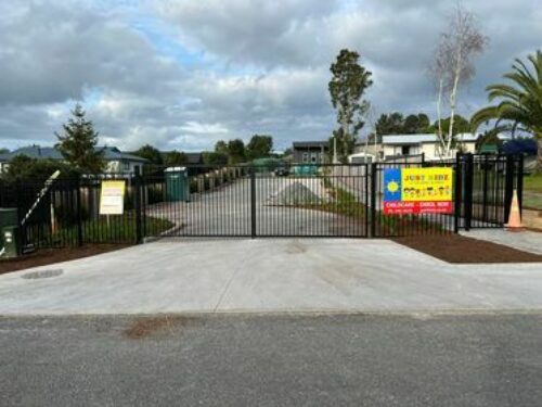 1 8 M High Swing Gates In Polo